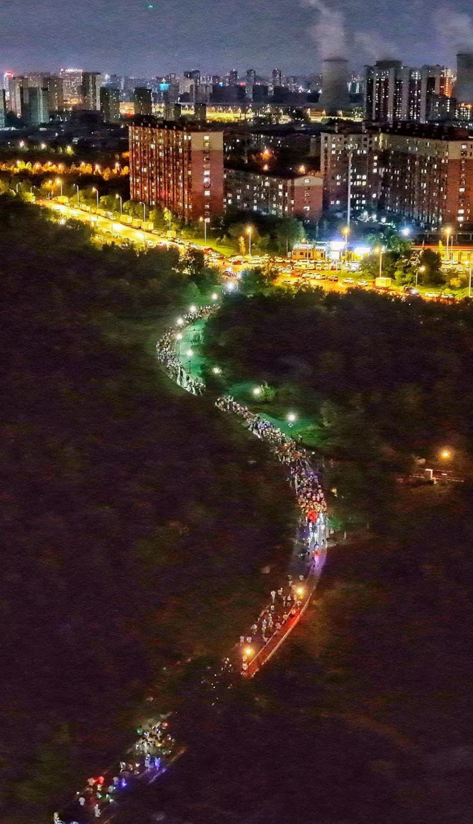 为主题的夜, 日晚, 乐跑活动在